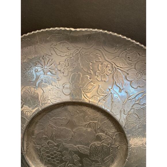 Vintage Handfinished Aluminum Tray Round 15.5 Inches Platter Floral - Picture 3 of 9